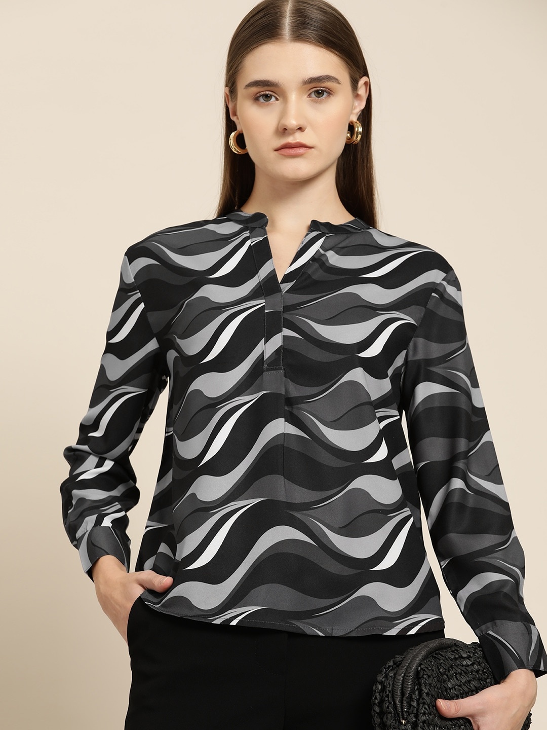 

her by invictus Abstract Print Top, Black