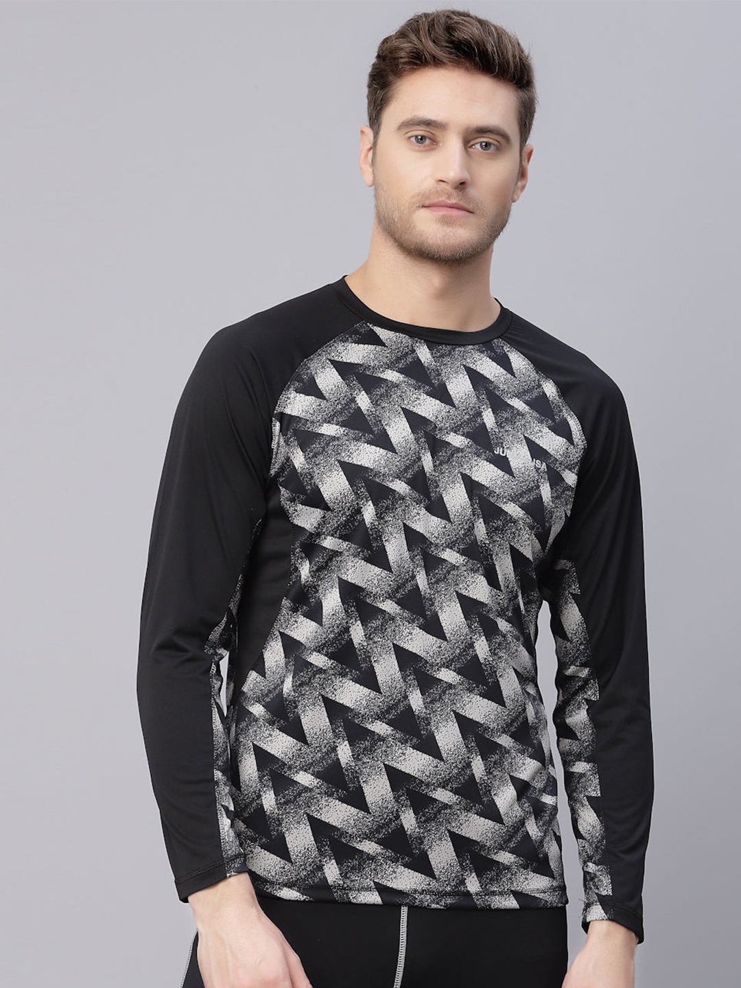 

JUMP USA Abstract Printed Raglan Sleeve T-shirt, Black