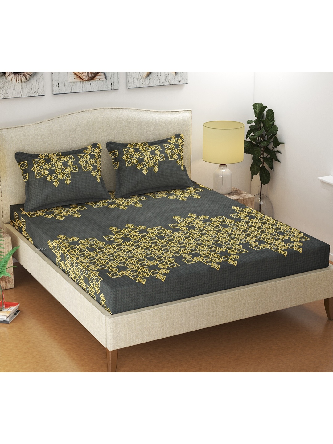

CURIOUS LIFESTYLE Grey & Yellow Geometric 144 TC King Bedsheet with 2 Pillow Covers