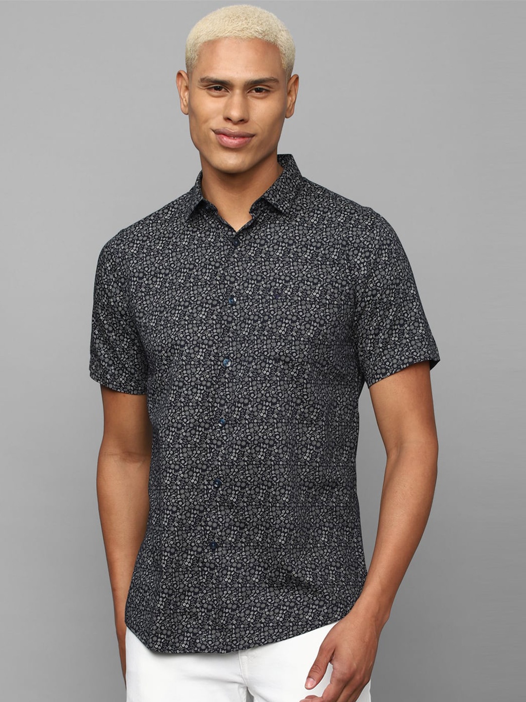 

Allen Solly Floral Printed Slim Fit Pure Cotton Casual Shirt, Black