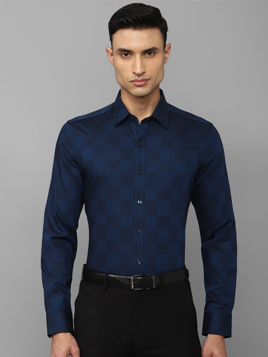 

Louis Philippe Plus Size Checked Slim Fit Formal Shirt, Navy blue