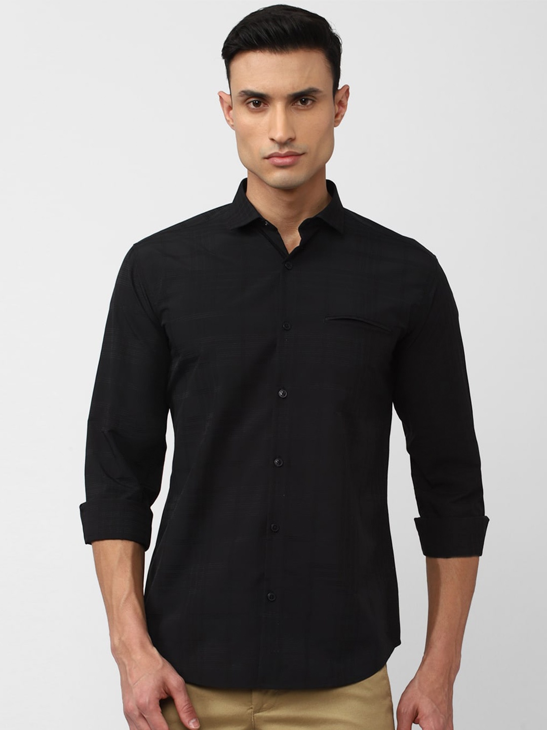 

V Dot Men Spread Collar Slim Fit Casual Shirt, Black