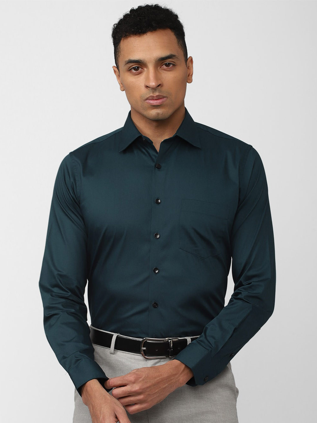 

Van Heusen Spread Collar Slim Fit Pure Cotton Formal Shirt, Green