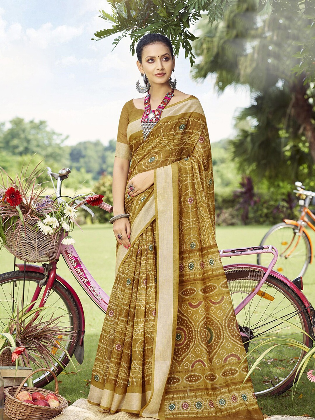 

Satrani Bandhani Printed Saree, Yellow