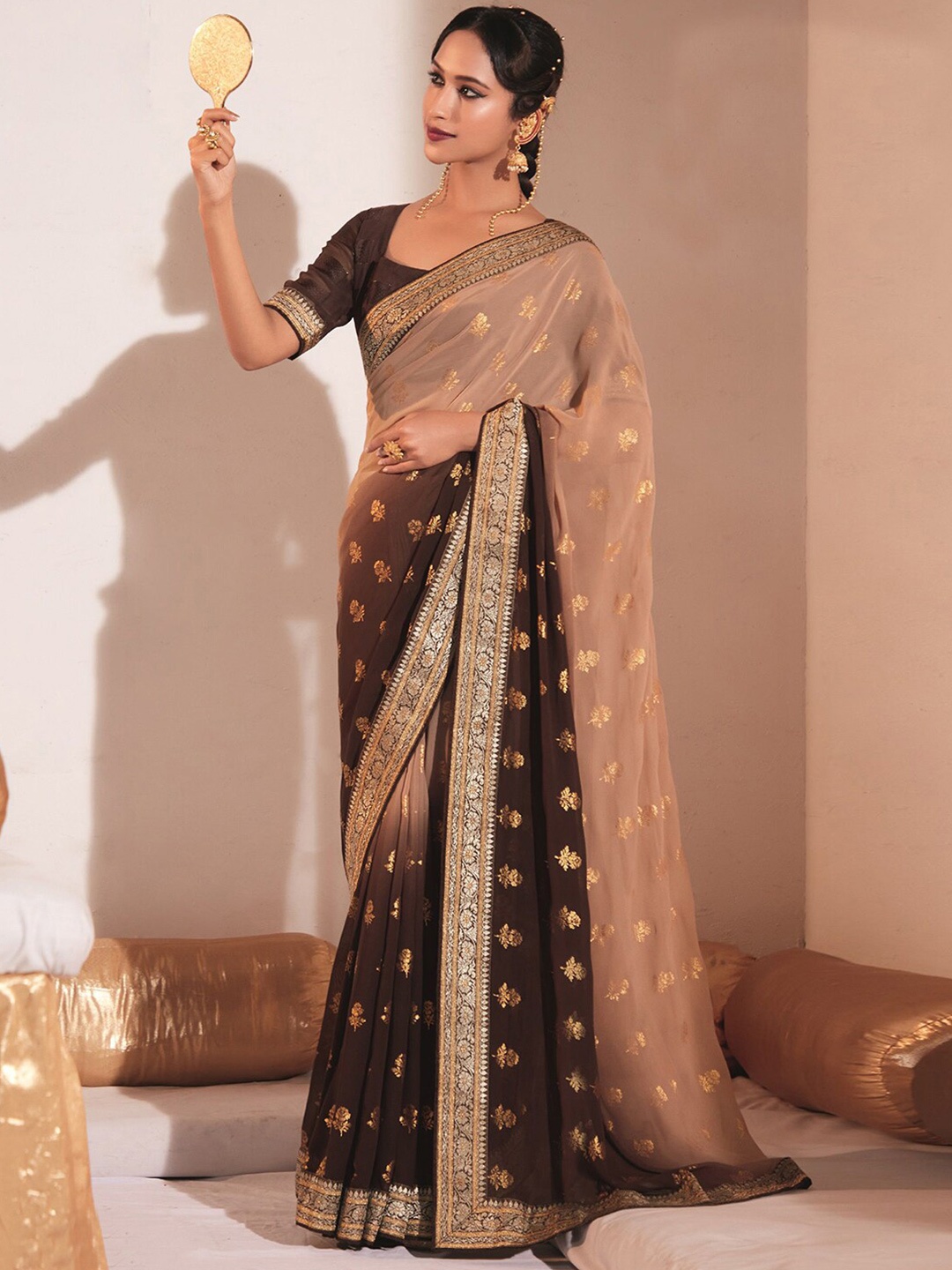 

Satrani Floral Printed Saree, Beige