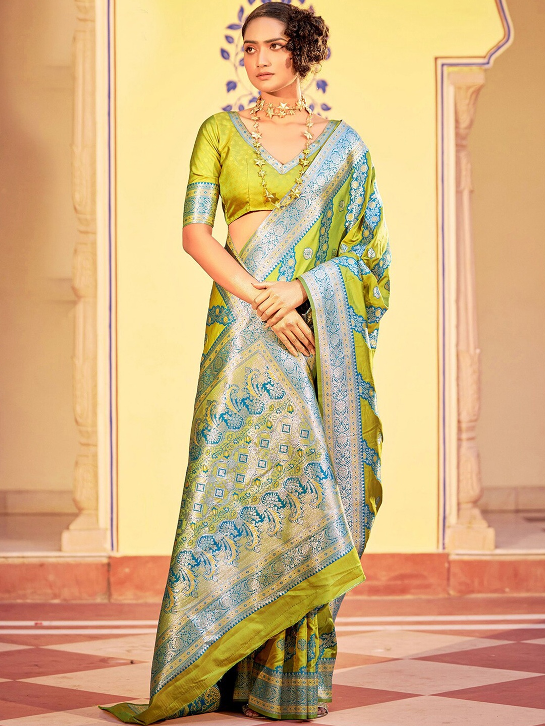 

Satrani Ethnic Motifs Woven Design Zari Banarasi Saree, Green