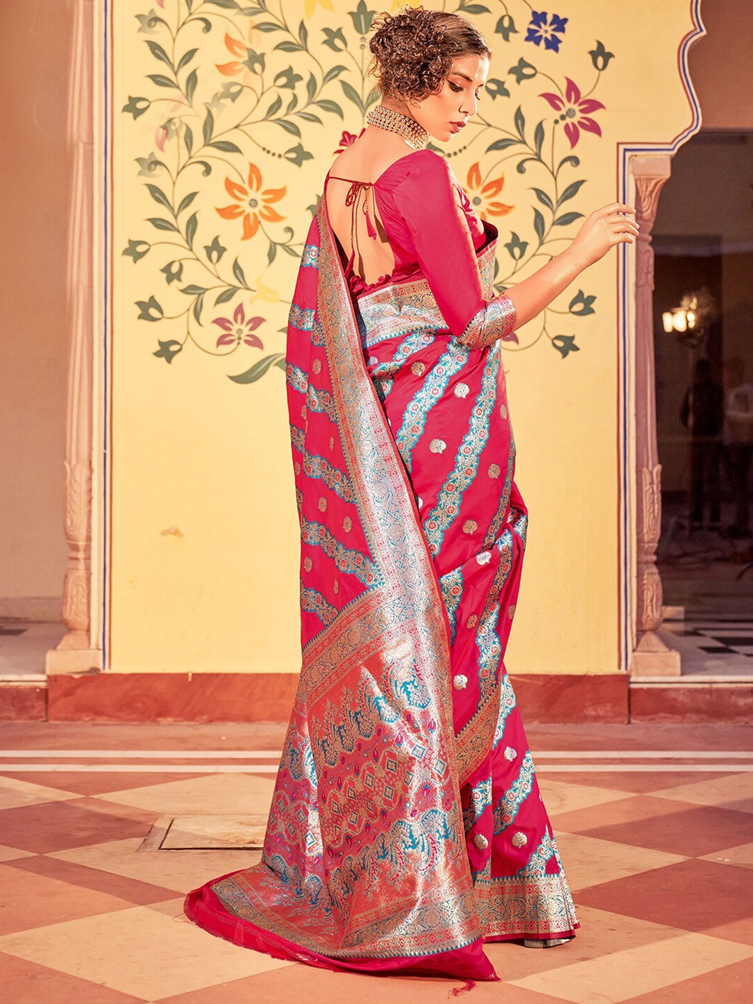 

Satrani Floral Woven Design Zari Banarasi Saree, Pink