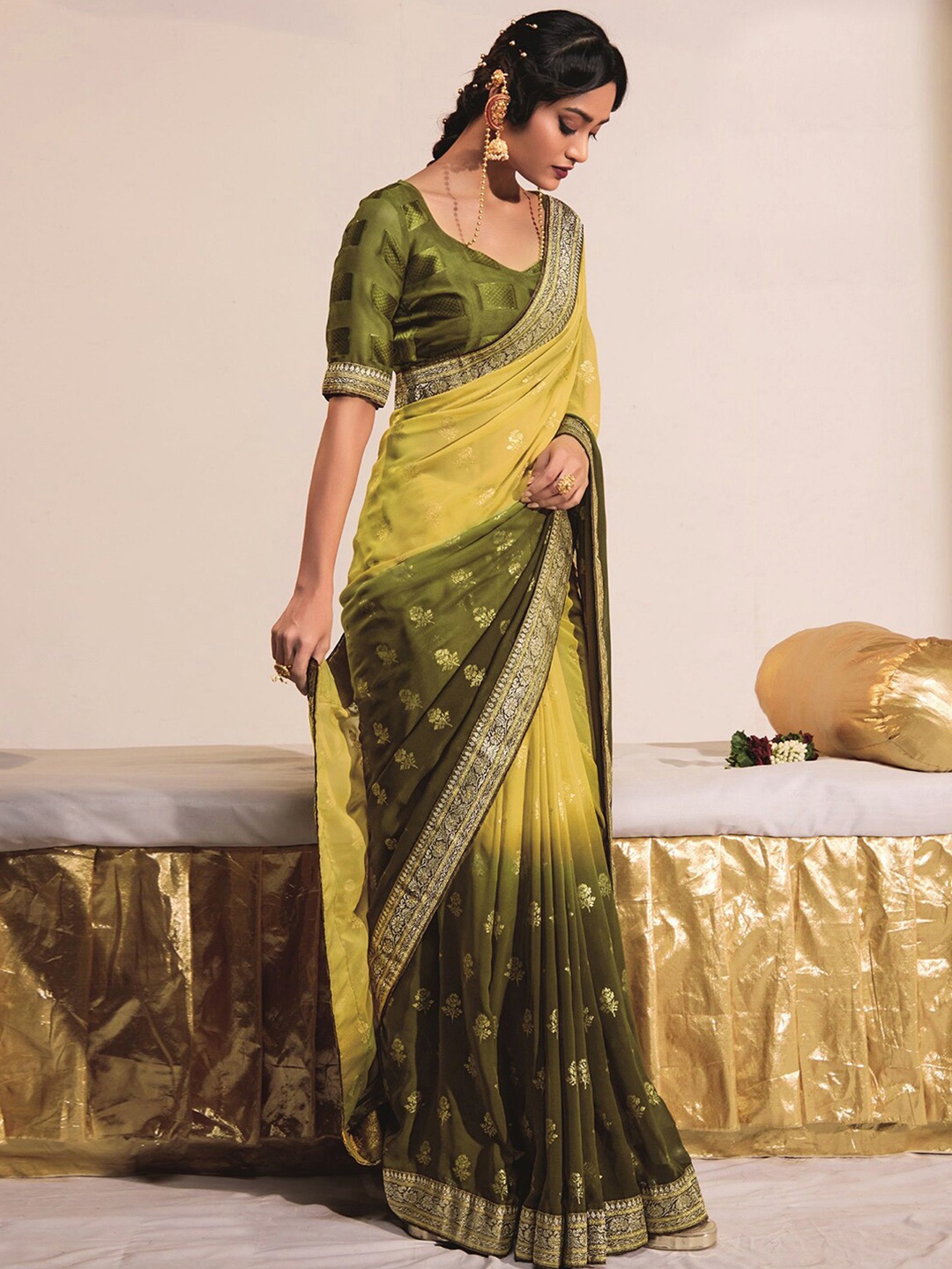 

Satrani Floral Printed Woven Design Bordered Saree, Green