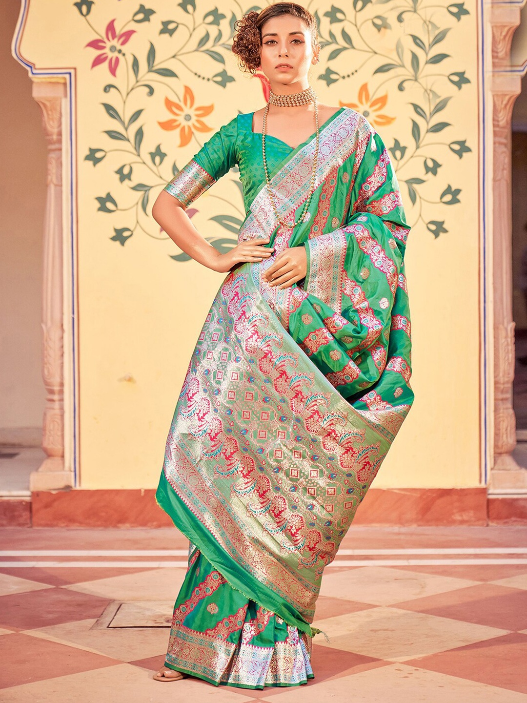 

Satrani Floral Woven Design Zari Banarasi Saree, Green