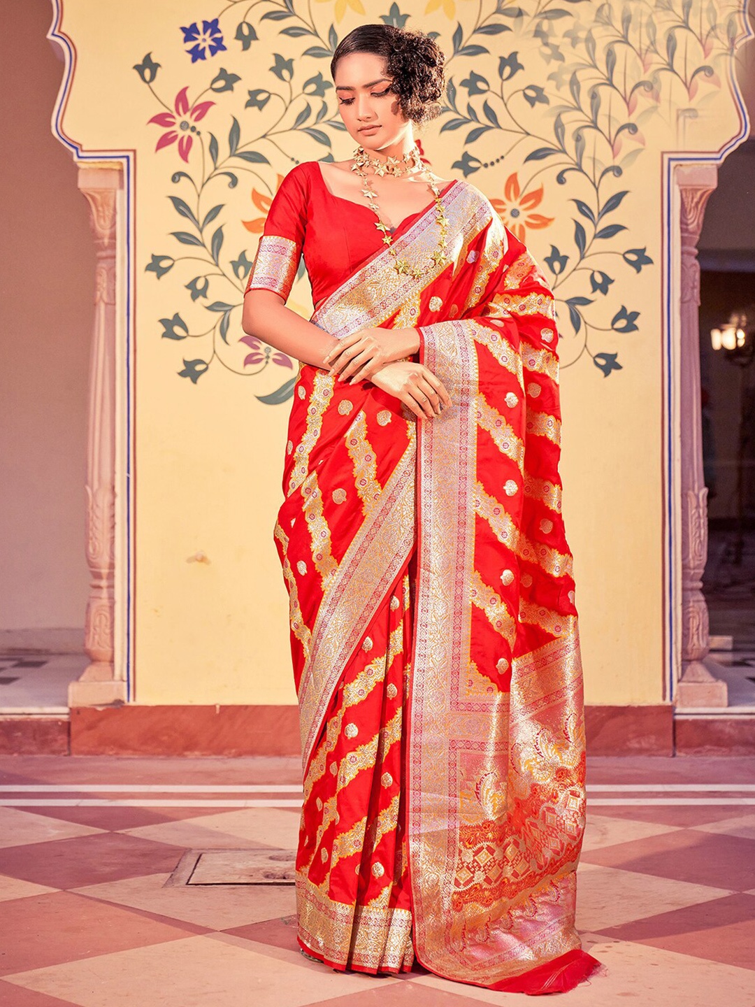 

Satrani Ethnic Motifs Woven Design Zari Banarasi Saree, Red