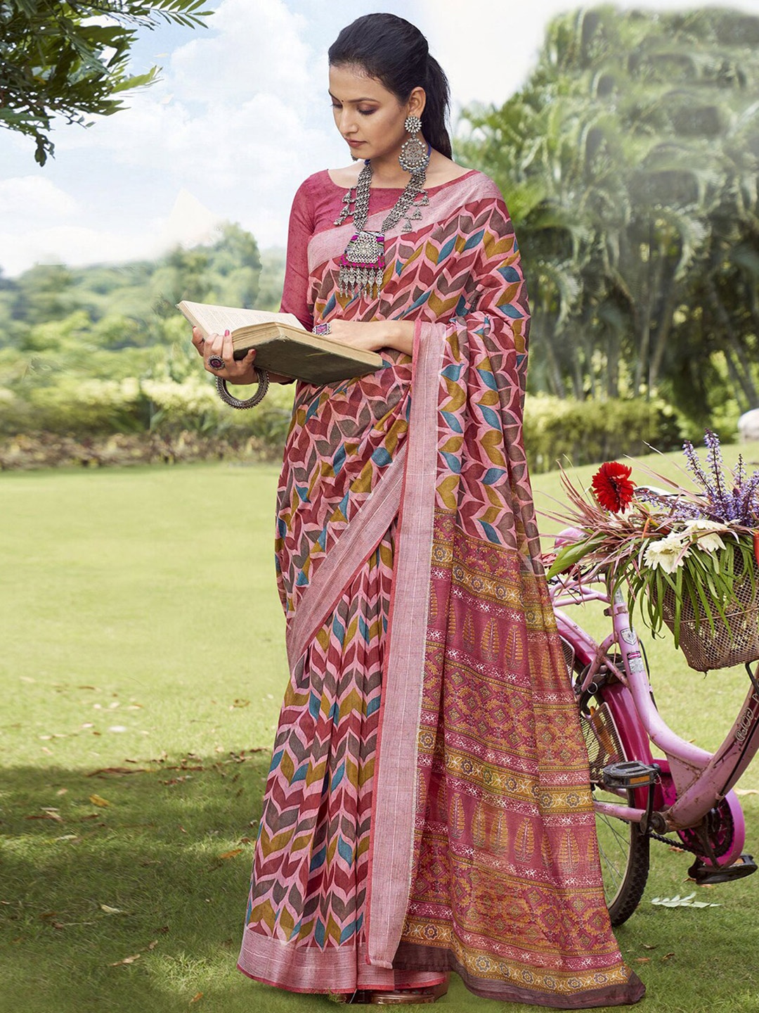 

Satrani Ethnic Motifs Printed Saree, Pink