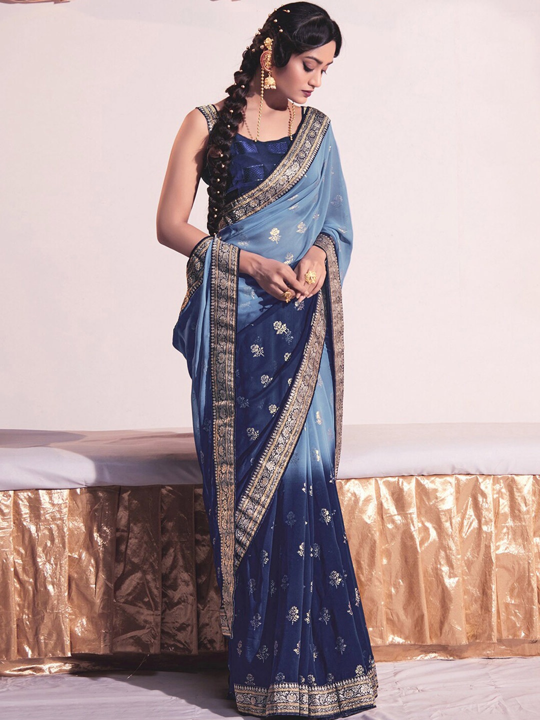 

Satrani Floral Printed Zari Saree, Blue