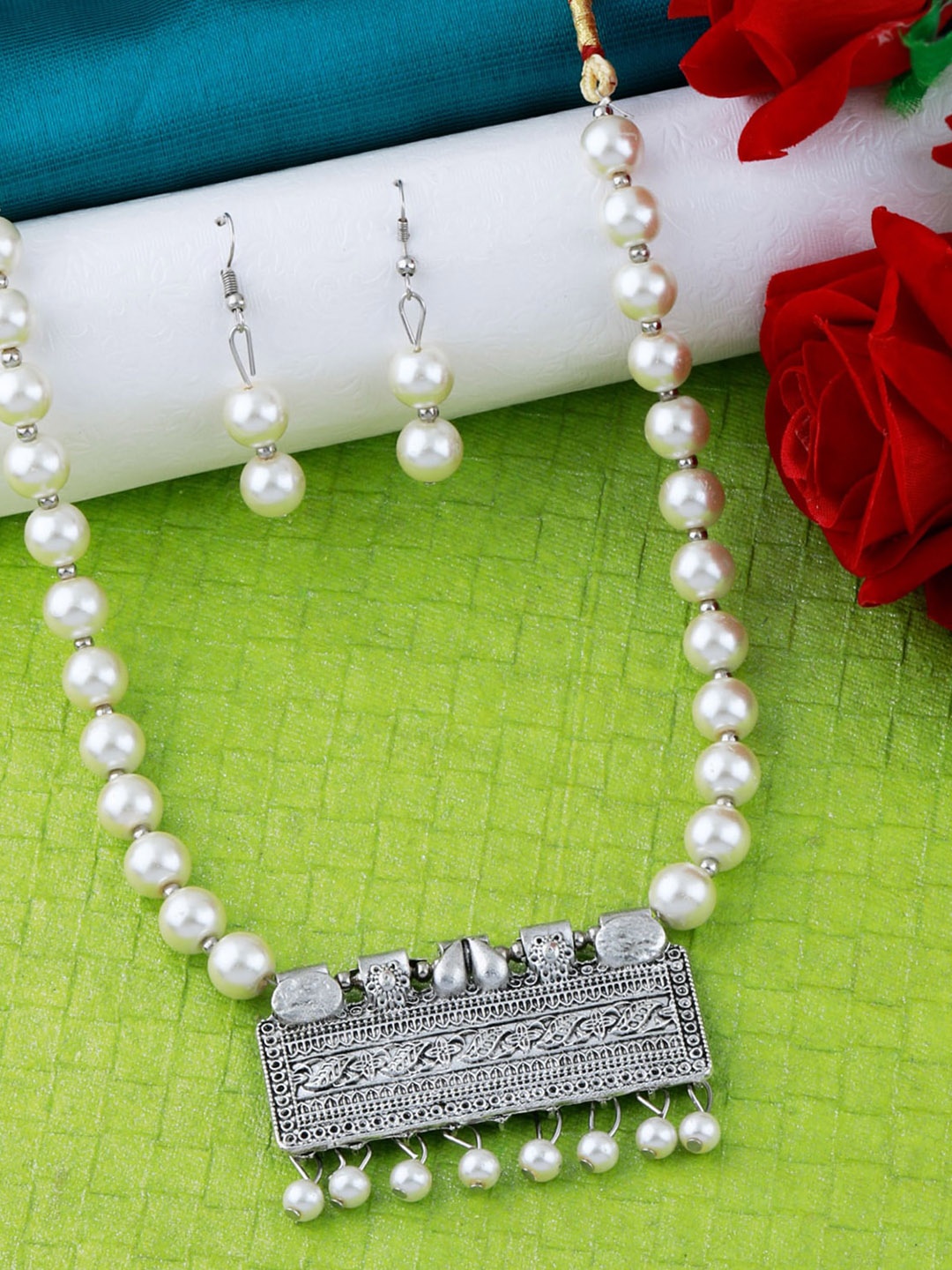 

Silver Shine Silver-Plated Beaded Oxidised Jewellery Set, White