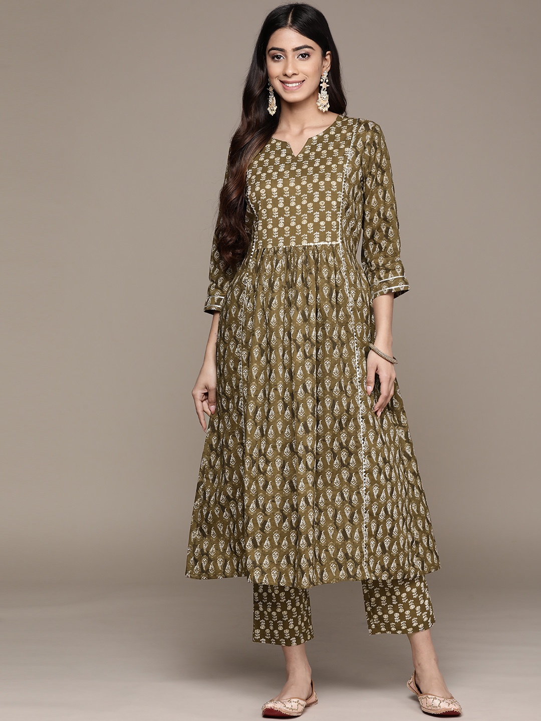 

Ishin Women Green Floral Printed Gotta Patti Pure Cotton Kurta with Trousers