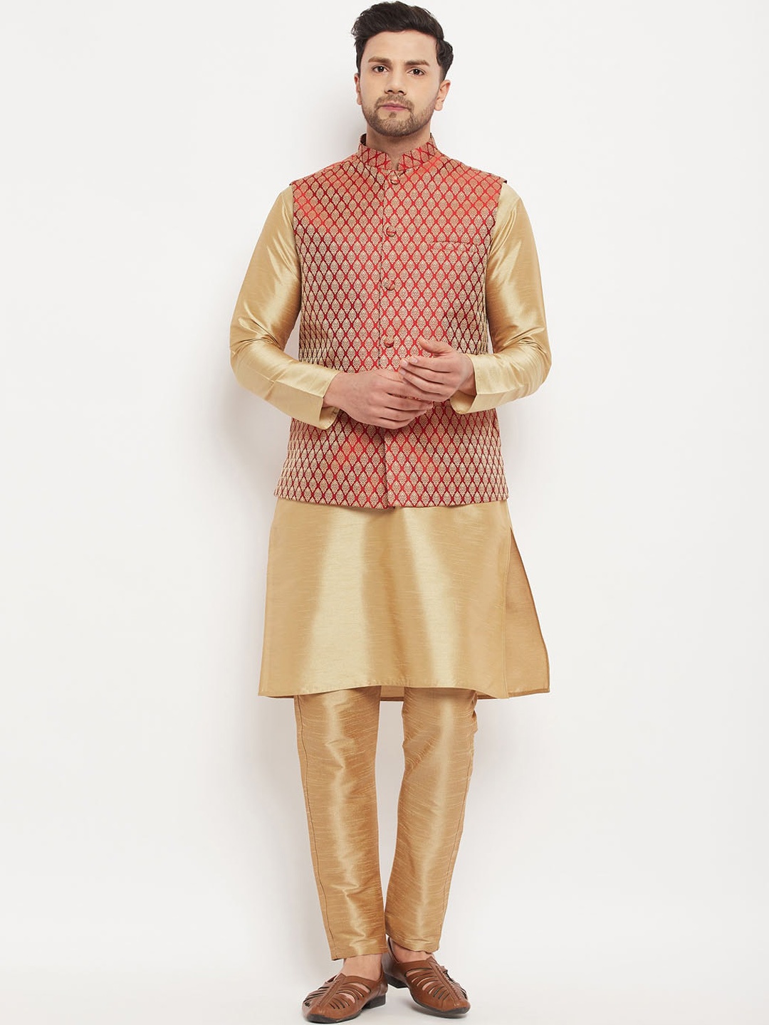 

VASTRAMAY Mandarin Collar Straight Kurta with Pyjamas & Nehru Jacket, Gold