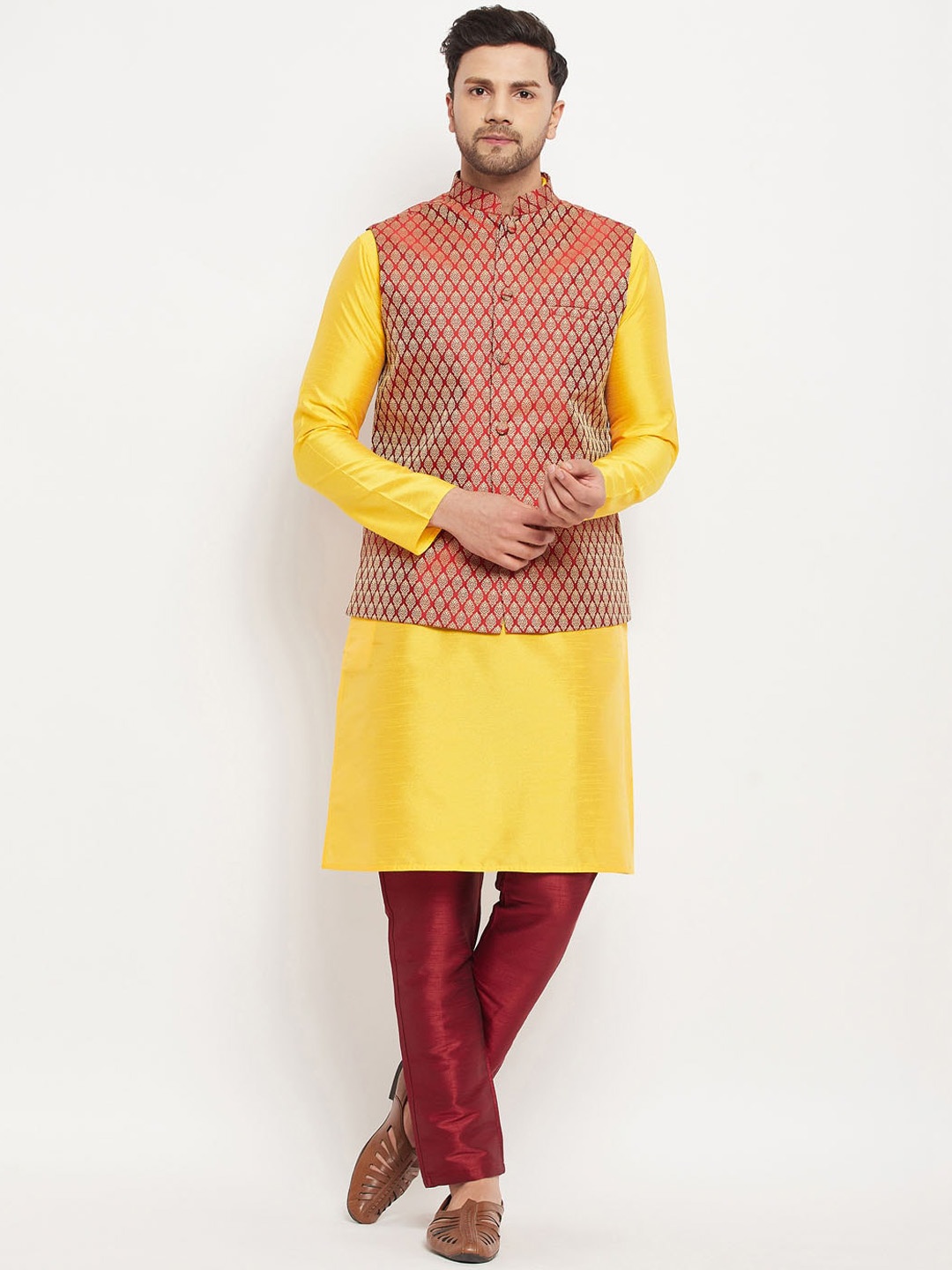 

VASTRAMAY Men Mandarin Collar Straight Kurta with Pyjamas & Nehru Jacket, Yellow