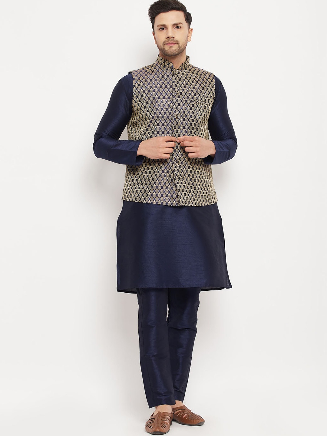 

VASTRAMAY Mandarin Collar Straight Kurta with Pyjamas & Nehru Jacket, Navy blue