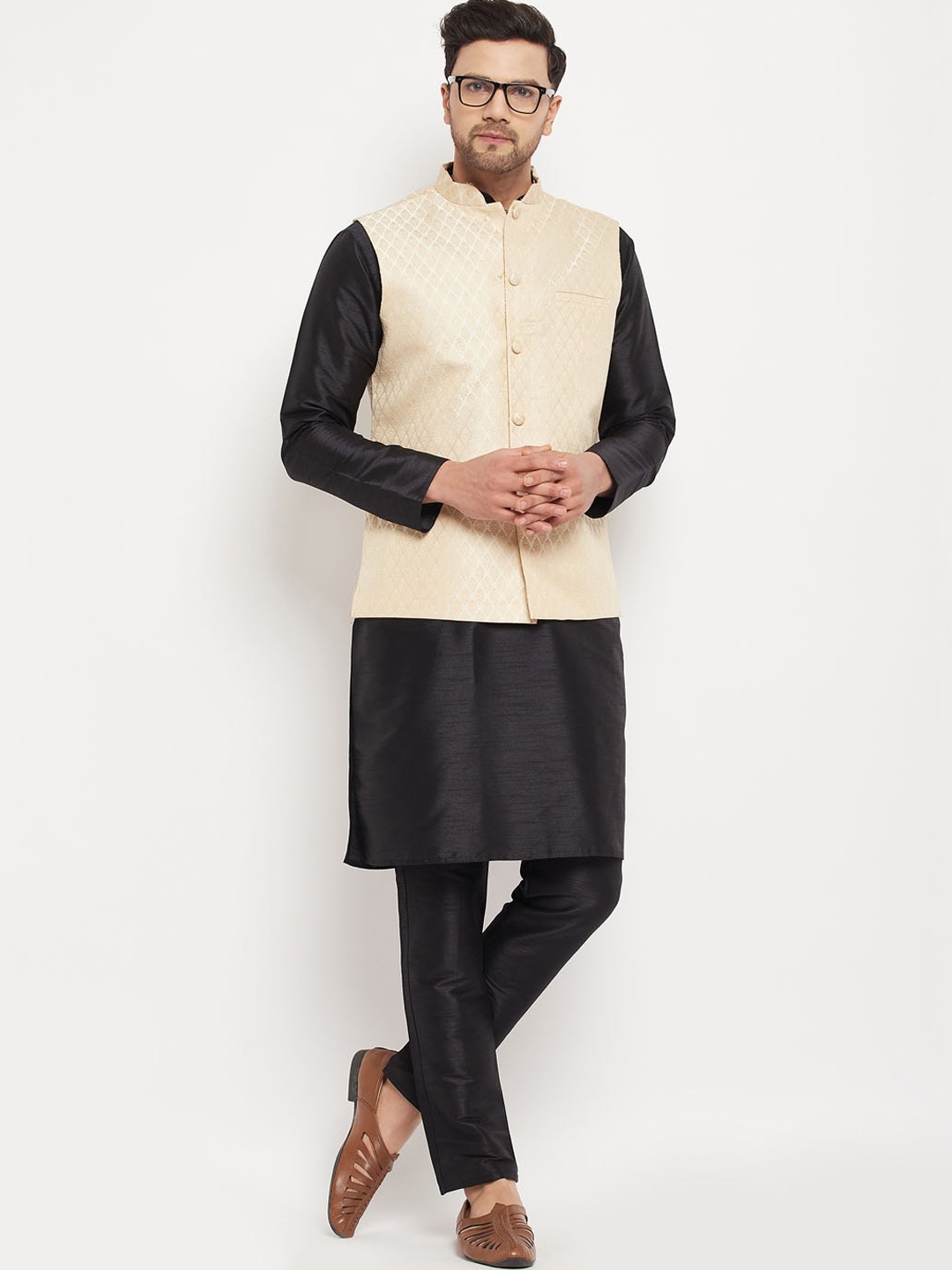 

VASTRAMAY Mandarin Collar Kurta with Pyjamas With Woven Design Nehru Jacket, Black