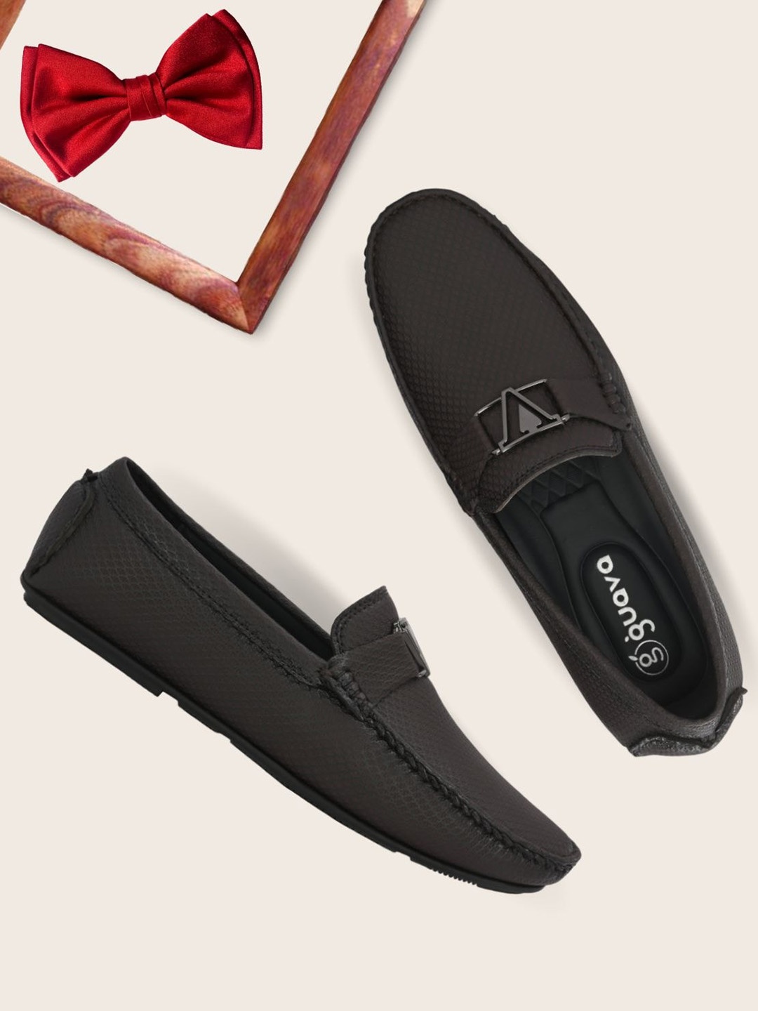 

Guava Men Buckle Detail Textured Square Toe Lightweight Penny Loafers, Brown