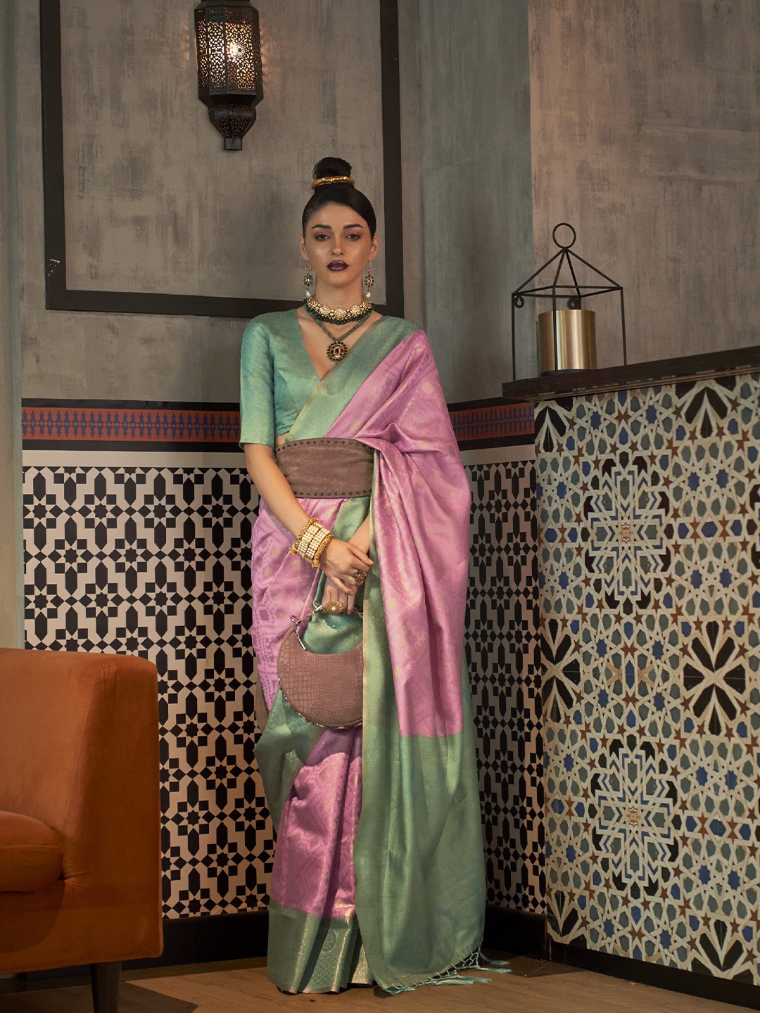 

elora Ethnic Motifs Woven Design Zari Kanjeevaram Saree, Pink