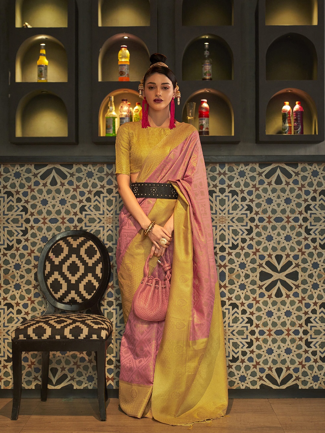 

elora Woven Design Zari Silk Blend Kanjeevaram Saree, Pink