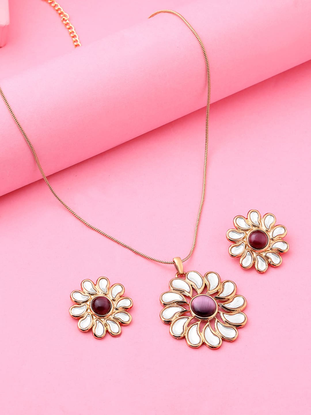 

Estele Gold Plated Sunflower Designer Kundan Necklace Set, White