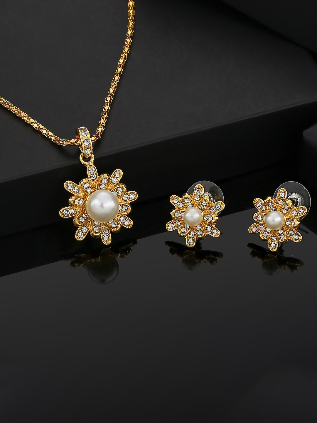 

Estele Gold Plated Trendy Flower Designer Pendant Set, White