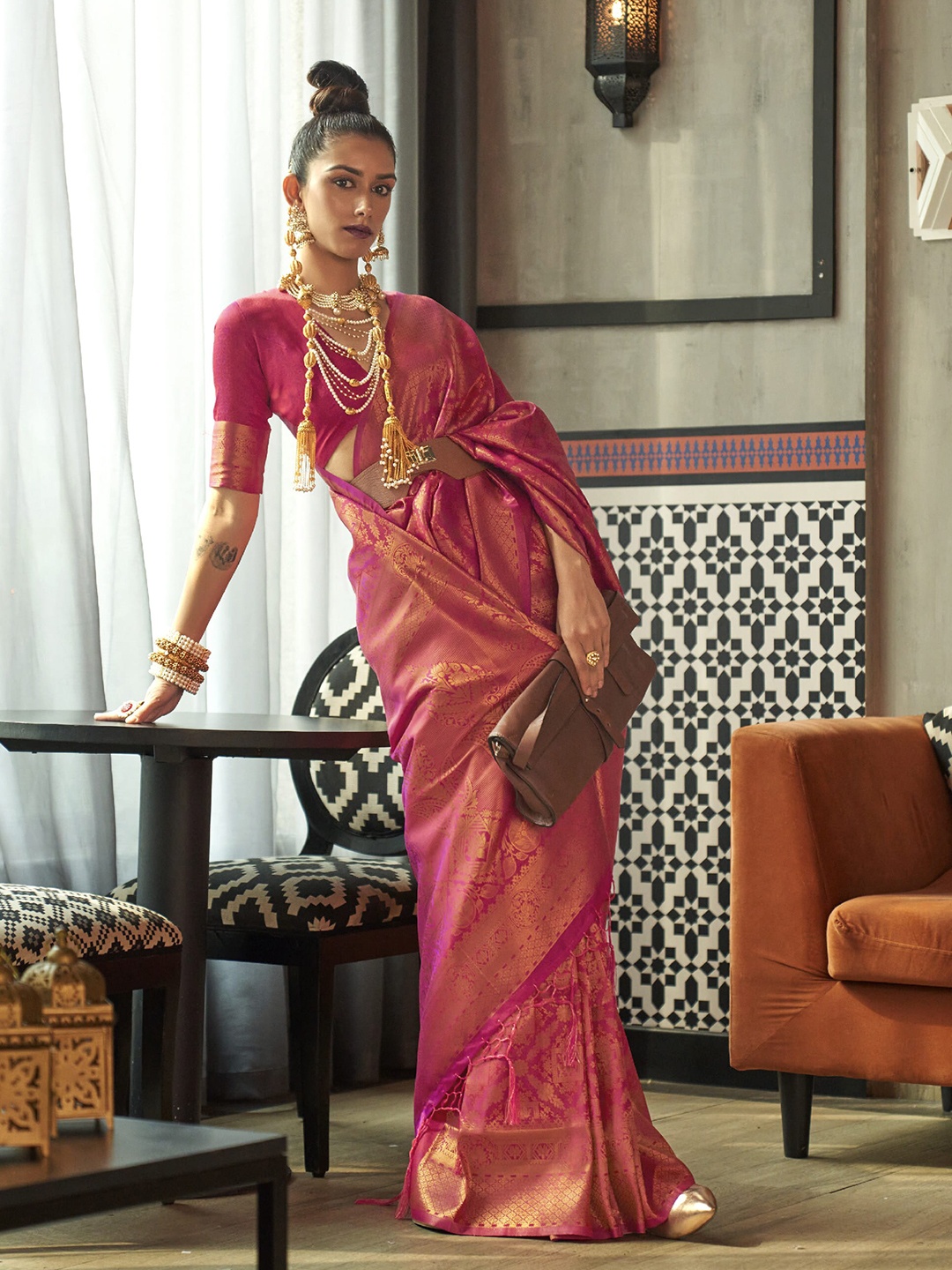 

elora Floral Woven Design Zari Kanjeevaram Saree, Pink