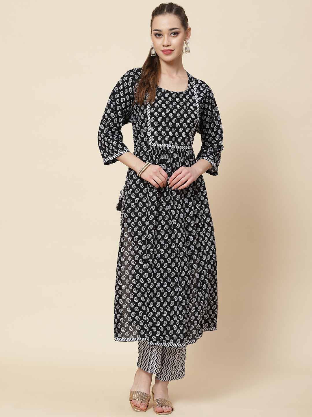 

Meena Bazaar Women Black Printed Kurta with Trousers
