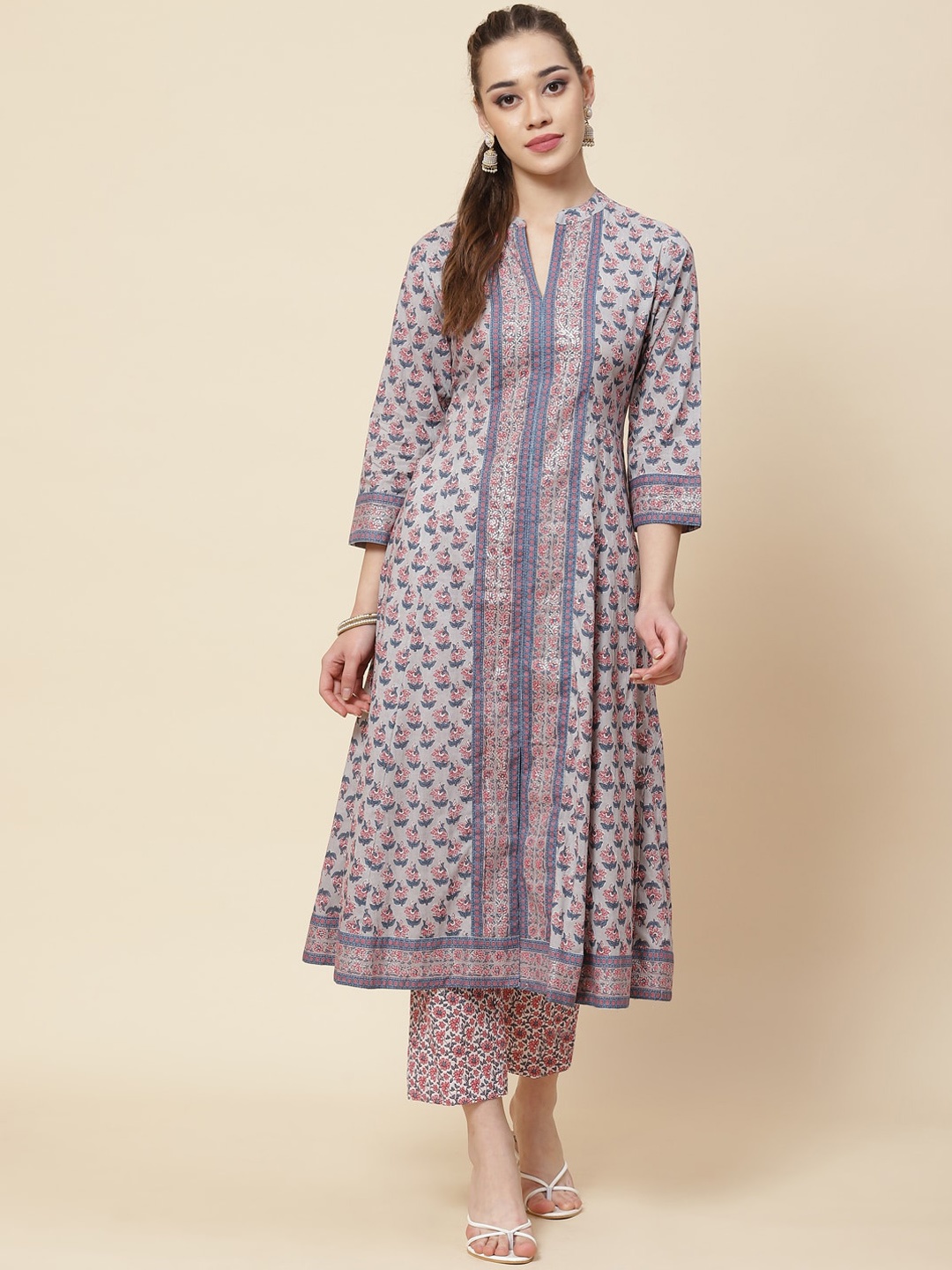 

Meena Bazaar Women Grey Floral Printed Kurta with Trousers