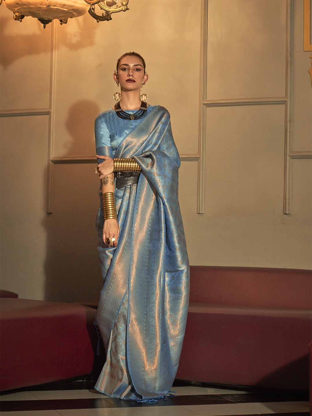 

elora Blue & Gold-Toned Woven Design Silk Blend Kanjeevaram Saree