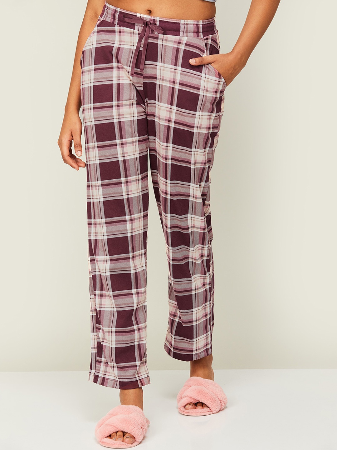 

Ginger by Lifestyle Women Checked Mid-Rise Cotton Lounge Pants, Purple