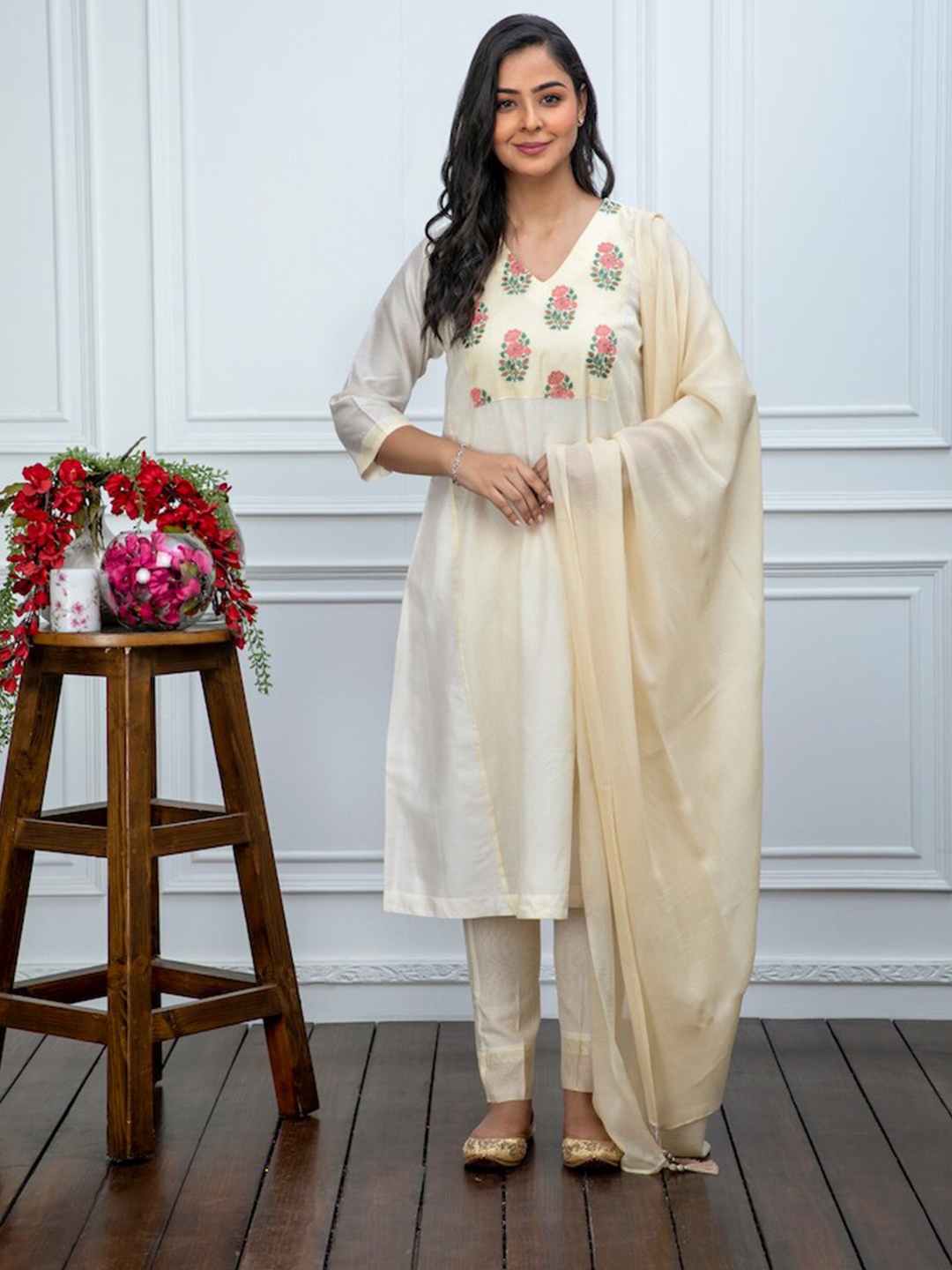 

SMRITI GUPTA Solid Chiffon Dupatta, Beige