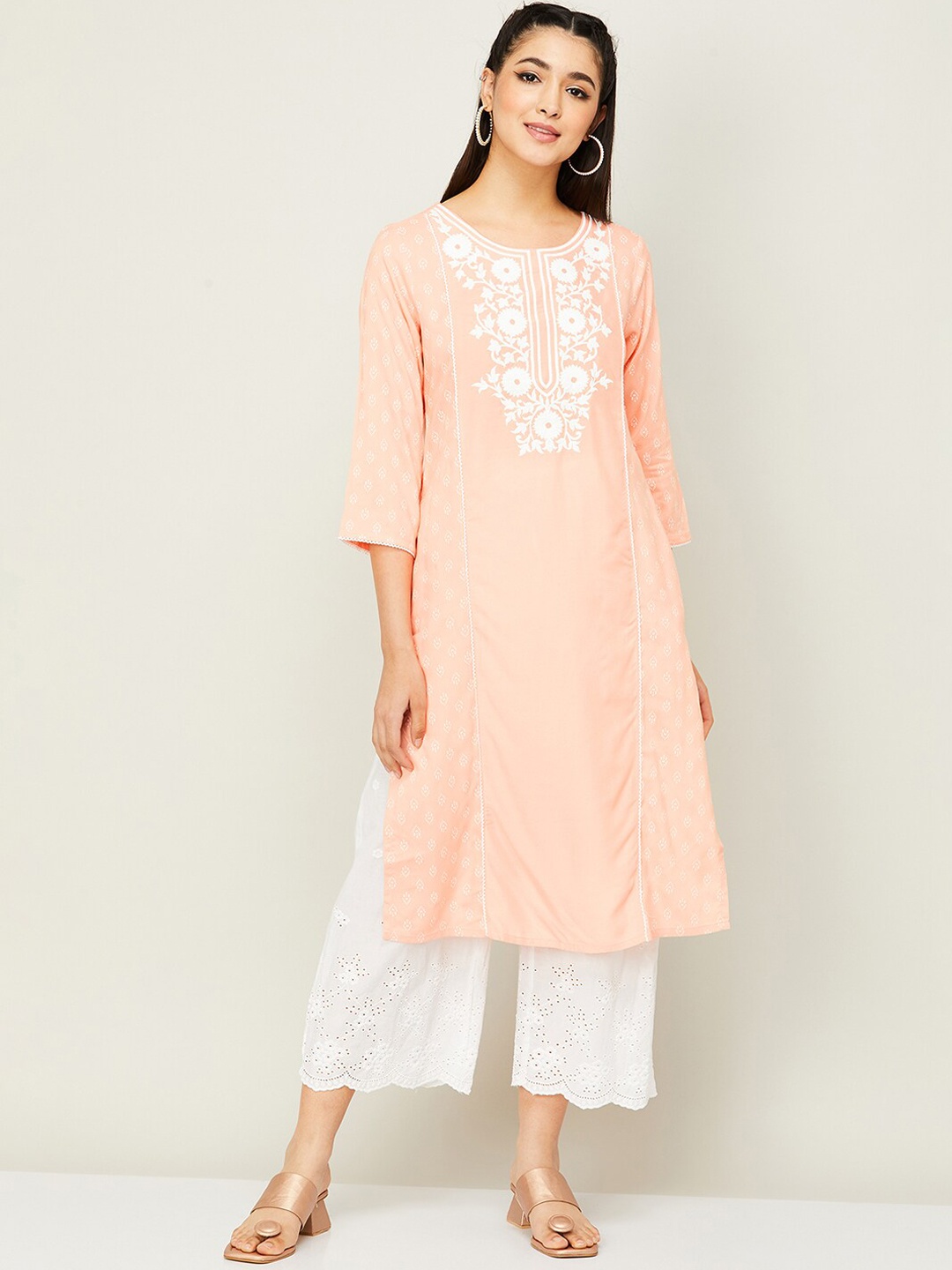 

Melange by Lifestyle Floral Embroidered Panelled Straight Kurta, Peach