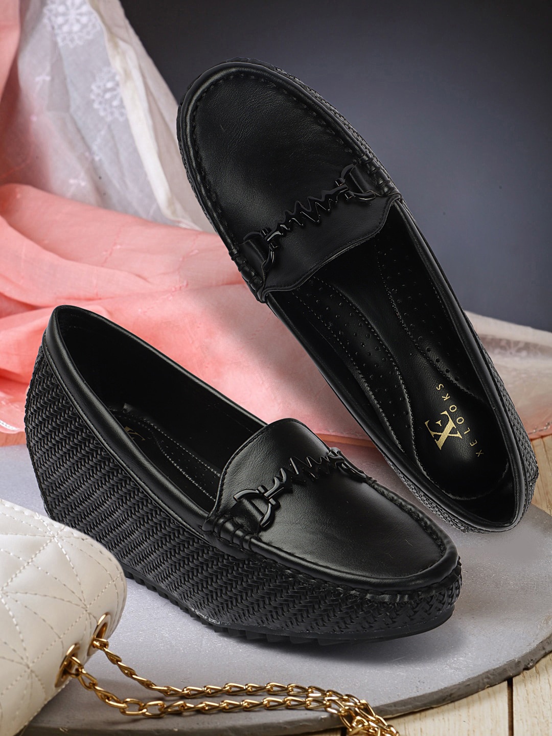 

XE Looks Textured Buckle Embellished Wedge Heels, Black