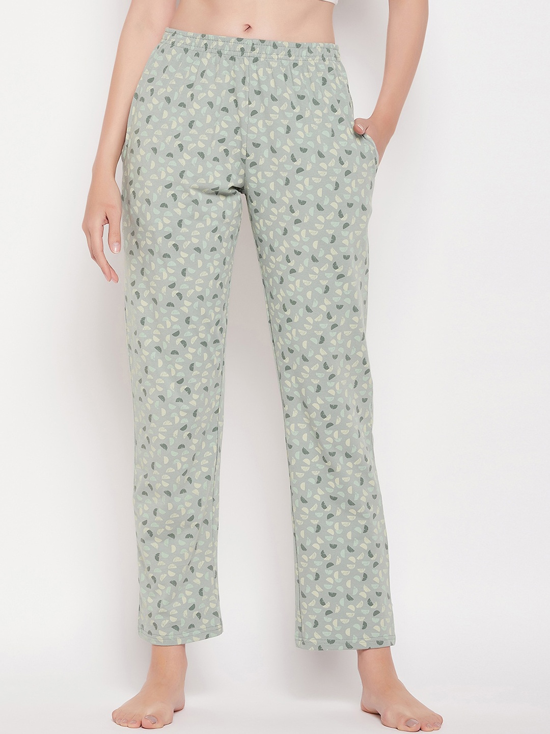 

Clovia Women Print Me Pretty Pure Cotton Pyjama, Green