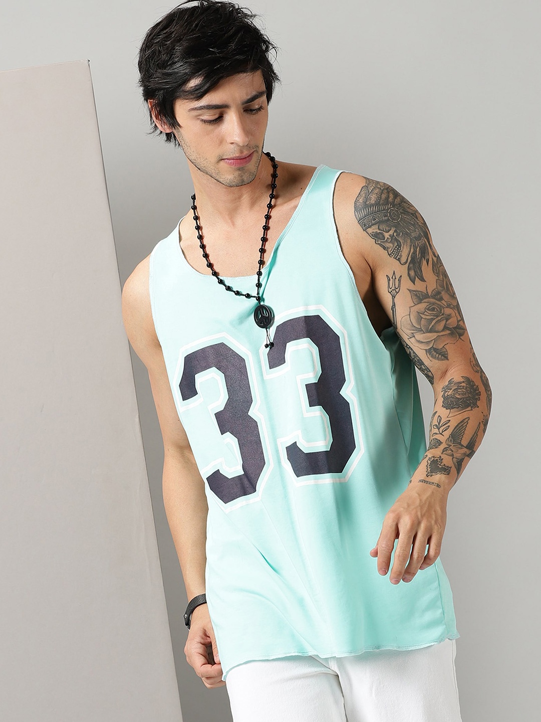 

Rodzen Men Green Typography Printed Raw Edge T-shirt