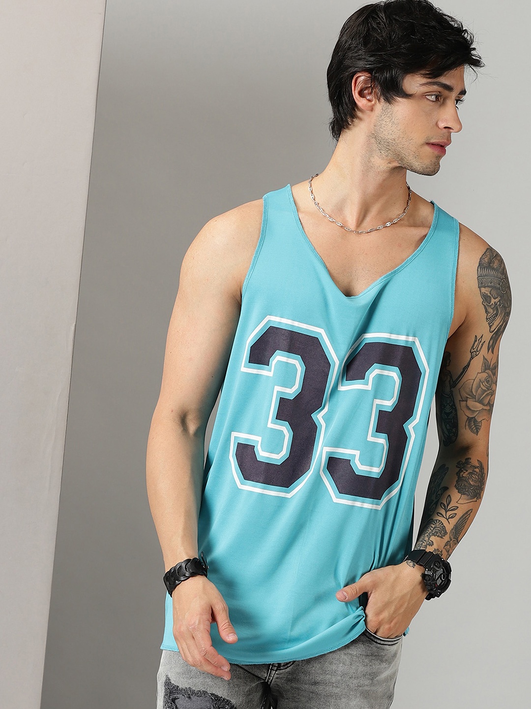 

Rodzen Men Sea Green Varsity Printed V-Neck Raw Edge T-shirt