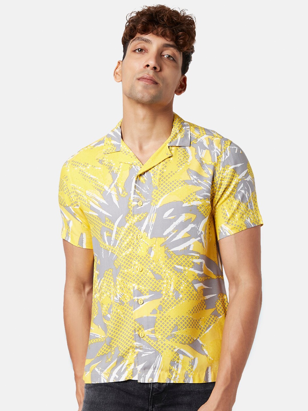 

People Men Yellow Slim Fit Printed Casual Shirt
