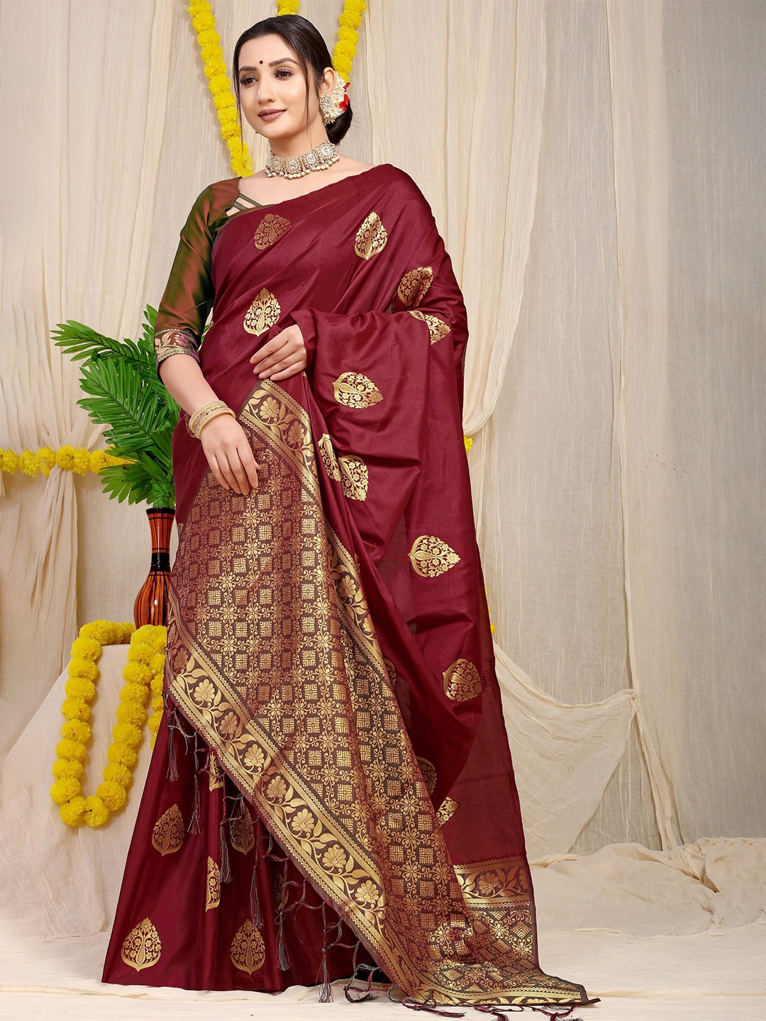 

Anaita Floral Woven Design Zari Pure Silk Banarasi Saree, Maroon