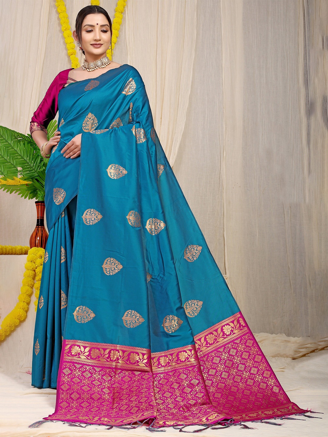 

Anaita Woven Design Zari Pure Silk Banarasi Saree, Green