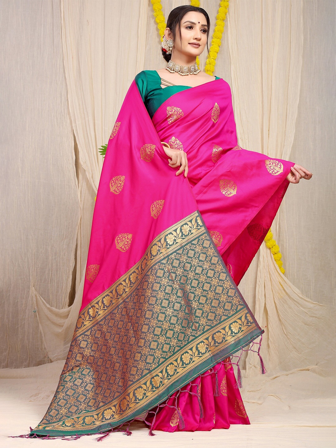 

Anaita Floral Woven Design Zari Pure Silk Banarasi Saree, Pink