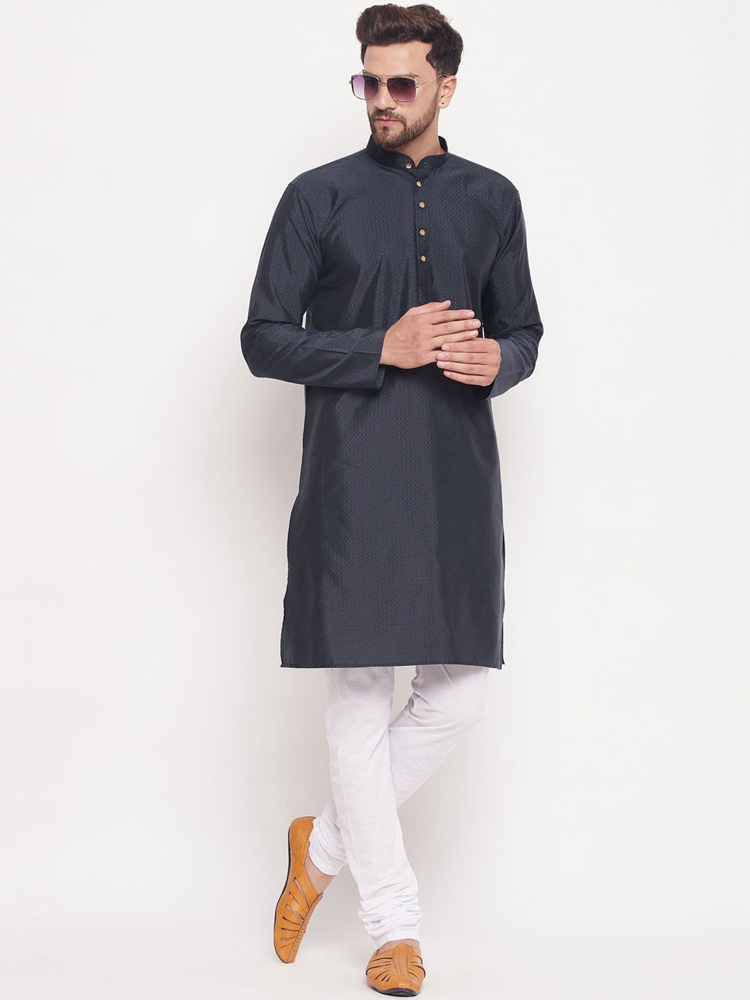 

VASTRAMAY Woven Design Mandarin Collar Kurta with Churidar, Navy blue
