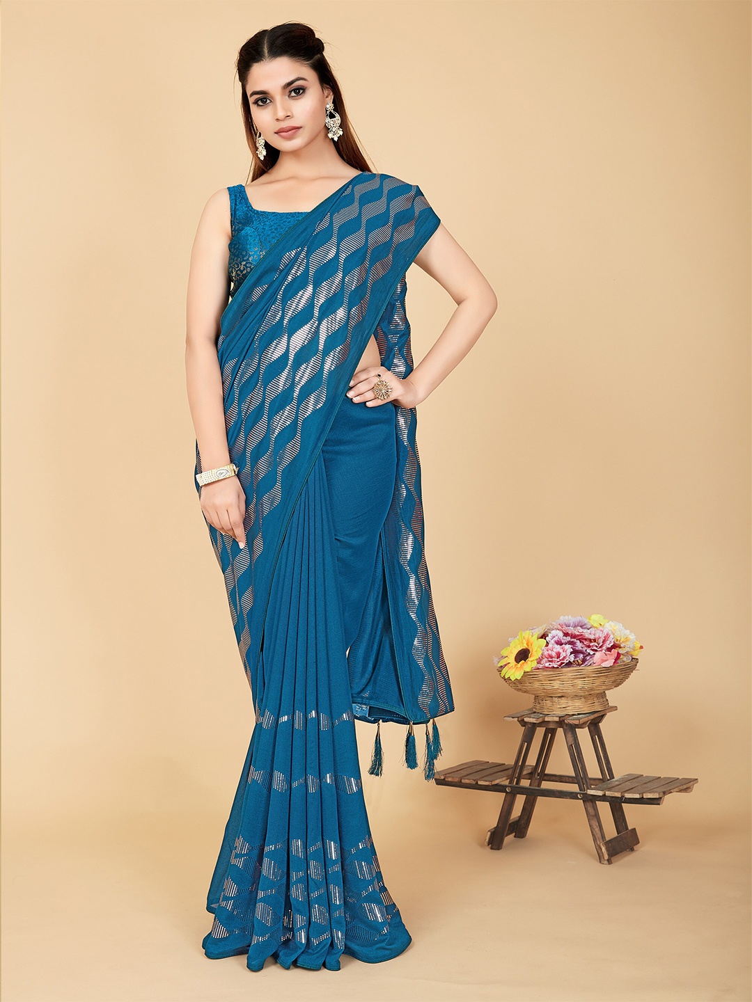 

UNITED LIBERTY Embellished Mukaish Work Saree, Teal