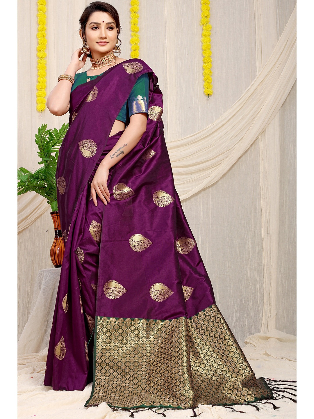

Anaita Magenta & Gold-Toned Woven Design Zari Pure Silk Banarasi Saree