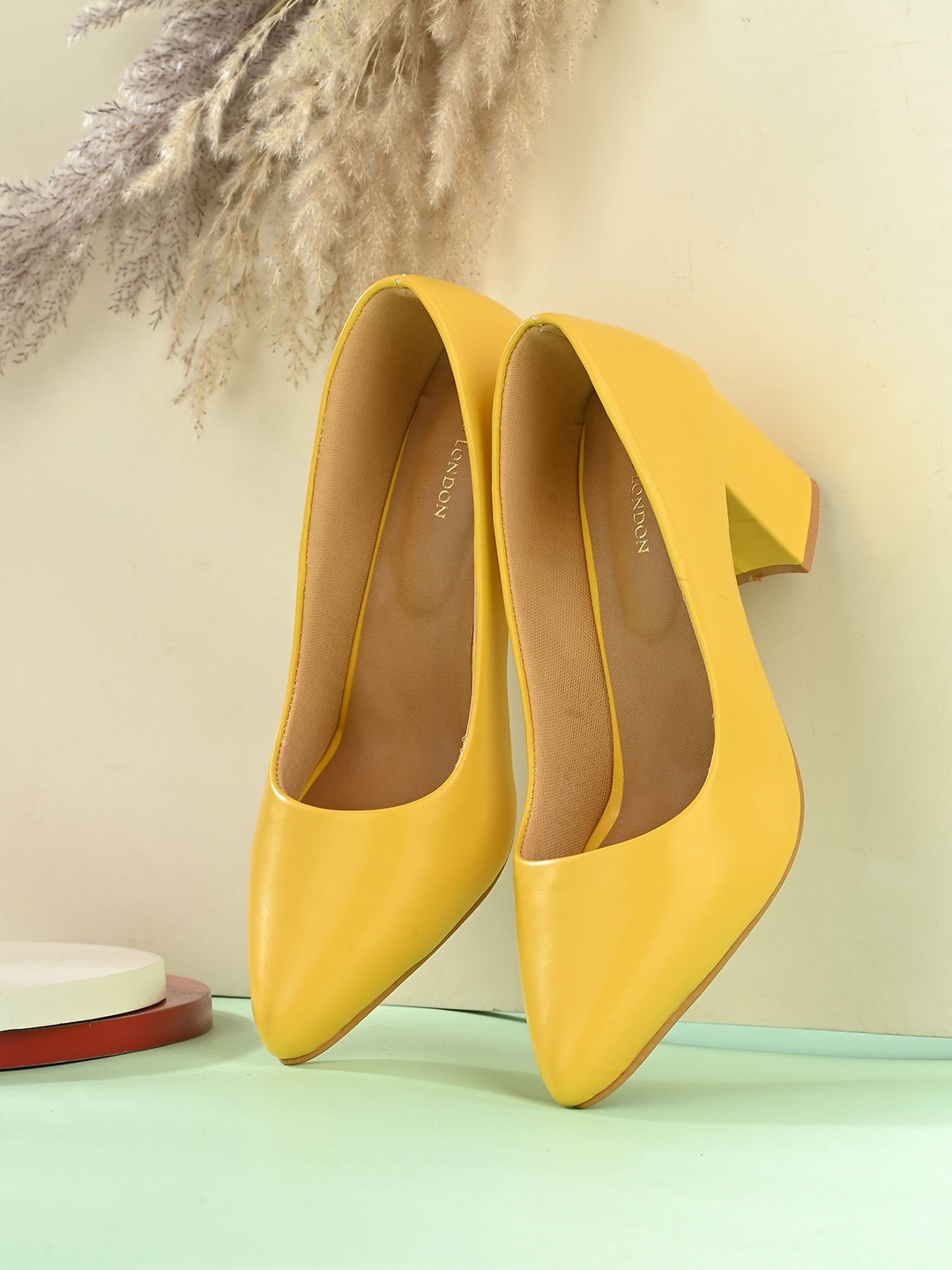 

CLOG LONDON Yellow Colourblocked Pumps