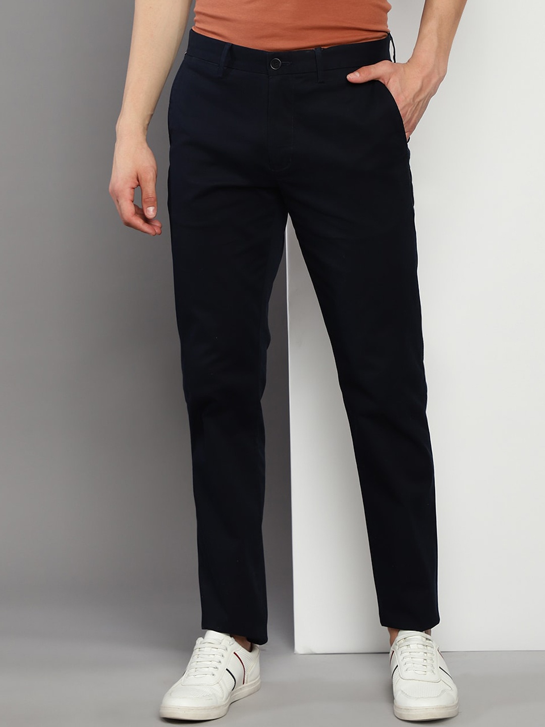 

Tommy Hilfiger Men Regular Fit Mid-Rise Trousers, Navy blue