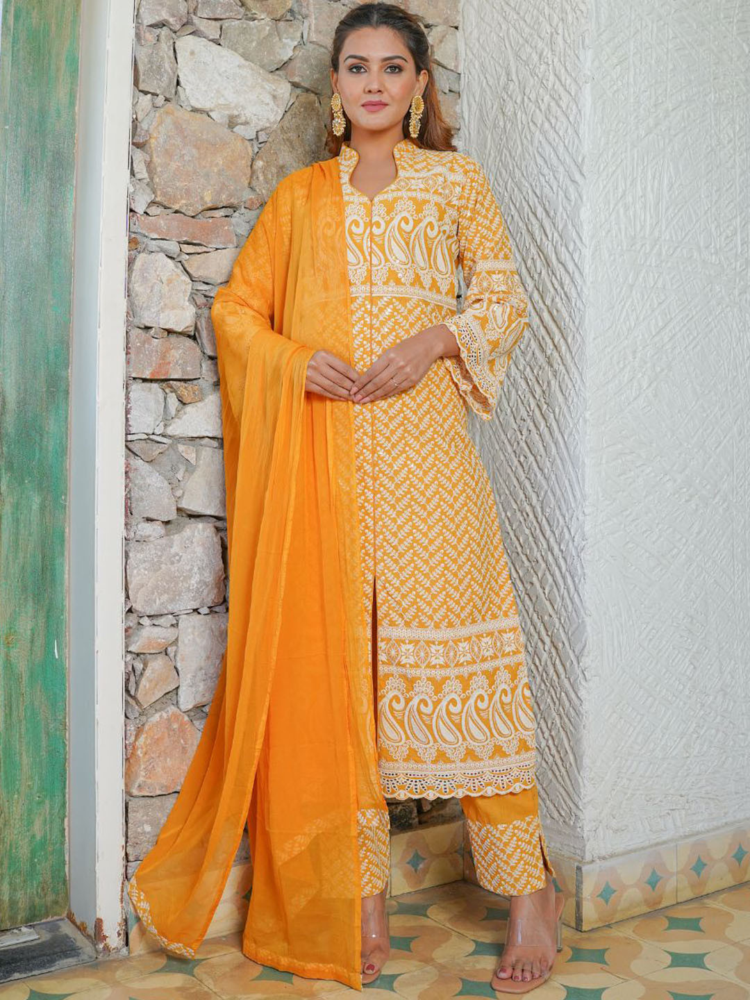 

HOUSE OF JAMOTI Women Mustard Yellow Paisley Embroidered Thread Work Pure Cotton Kurta with Trousers & With