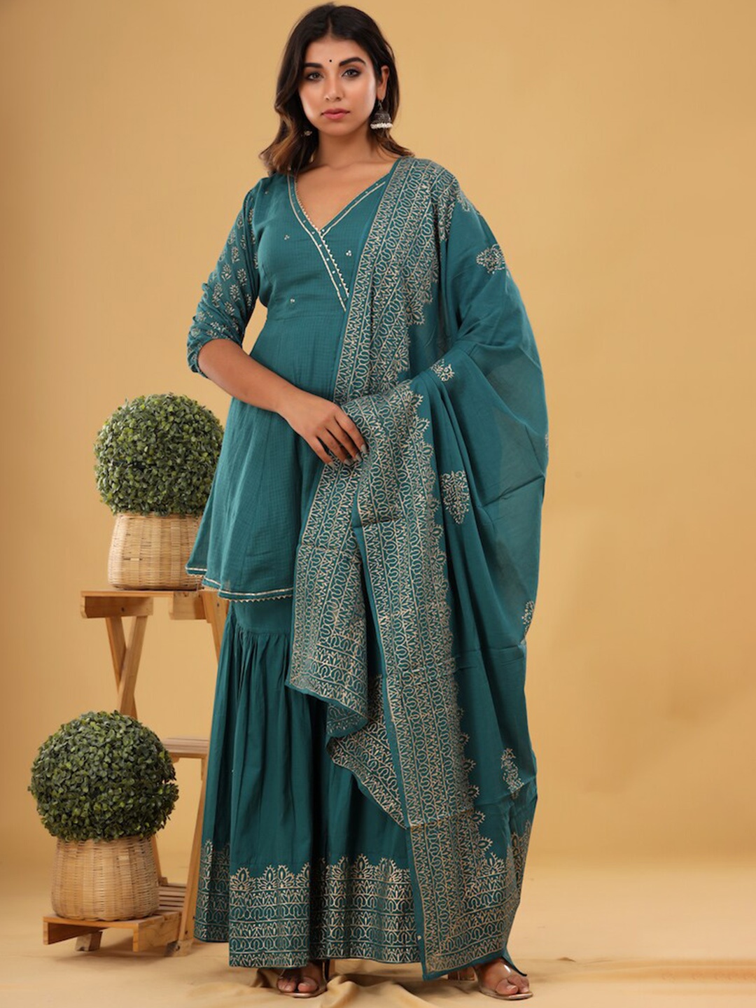 

Hatheli Women Green Ethnic Motifs Printed Sequinned Kurti with Sharara & With Dupatta