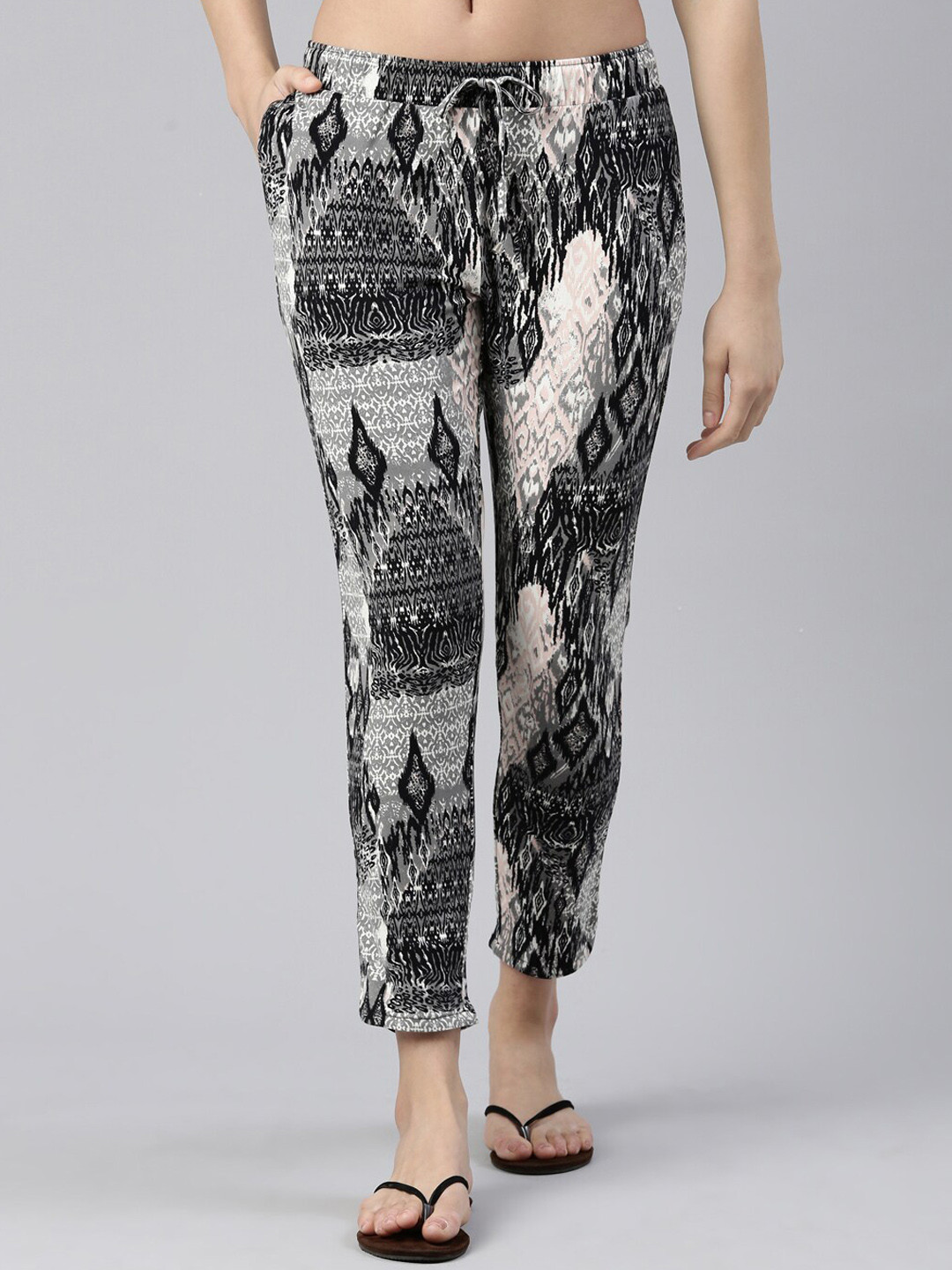 

Enamor Women Printed Mid-Rise Tapered Lounge Pants, Black
